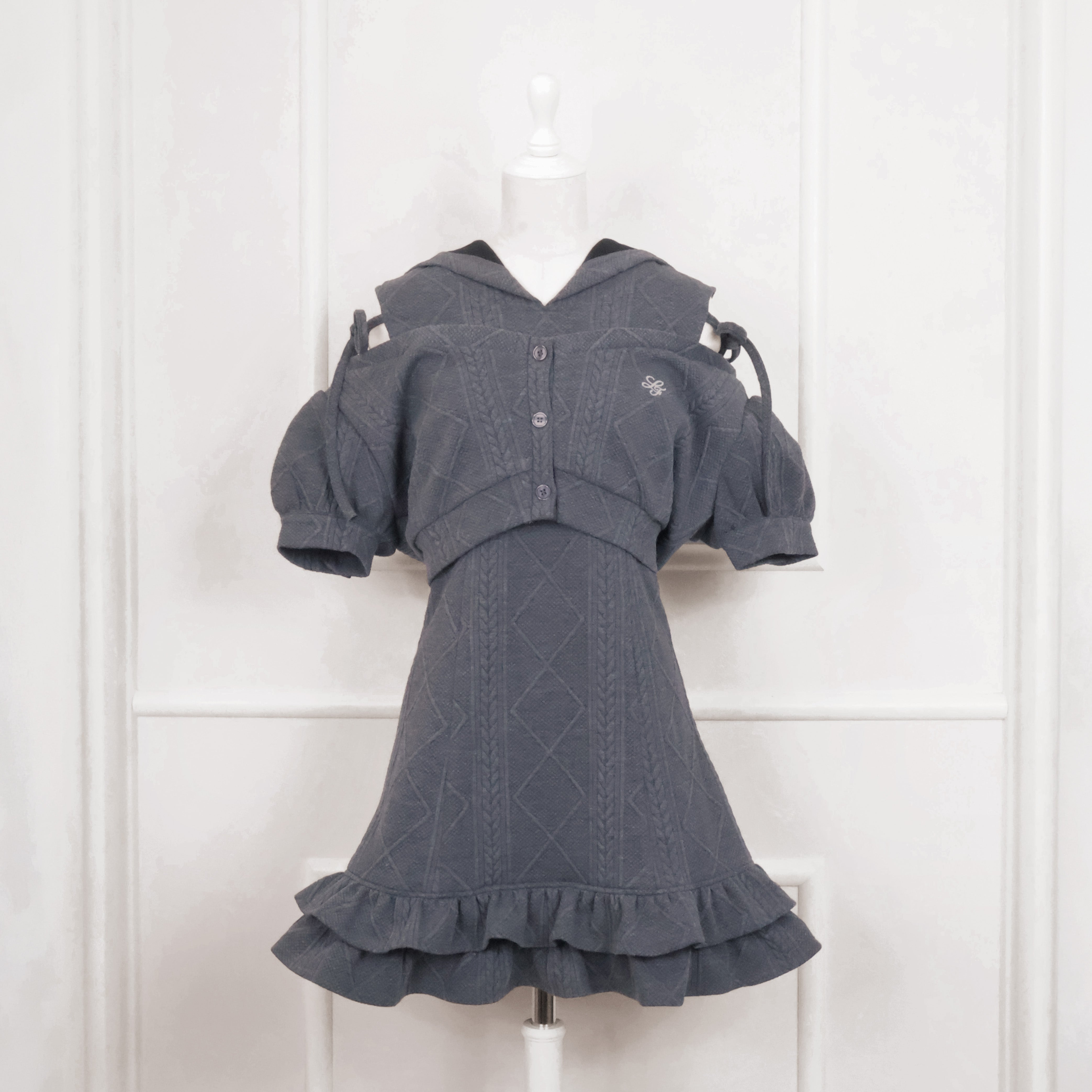 《LAFARY closet》エンブレムロゴパーカーワンピ