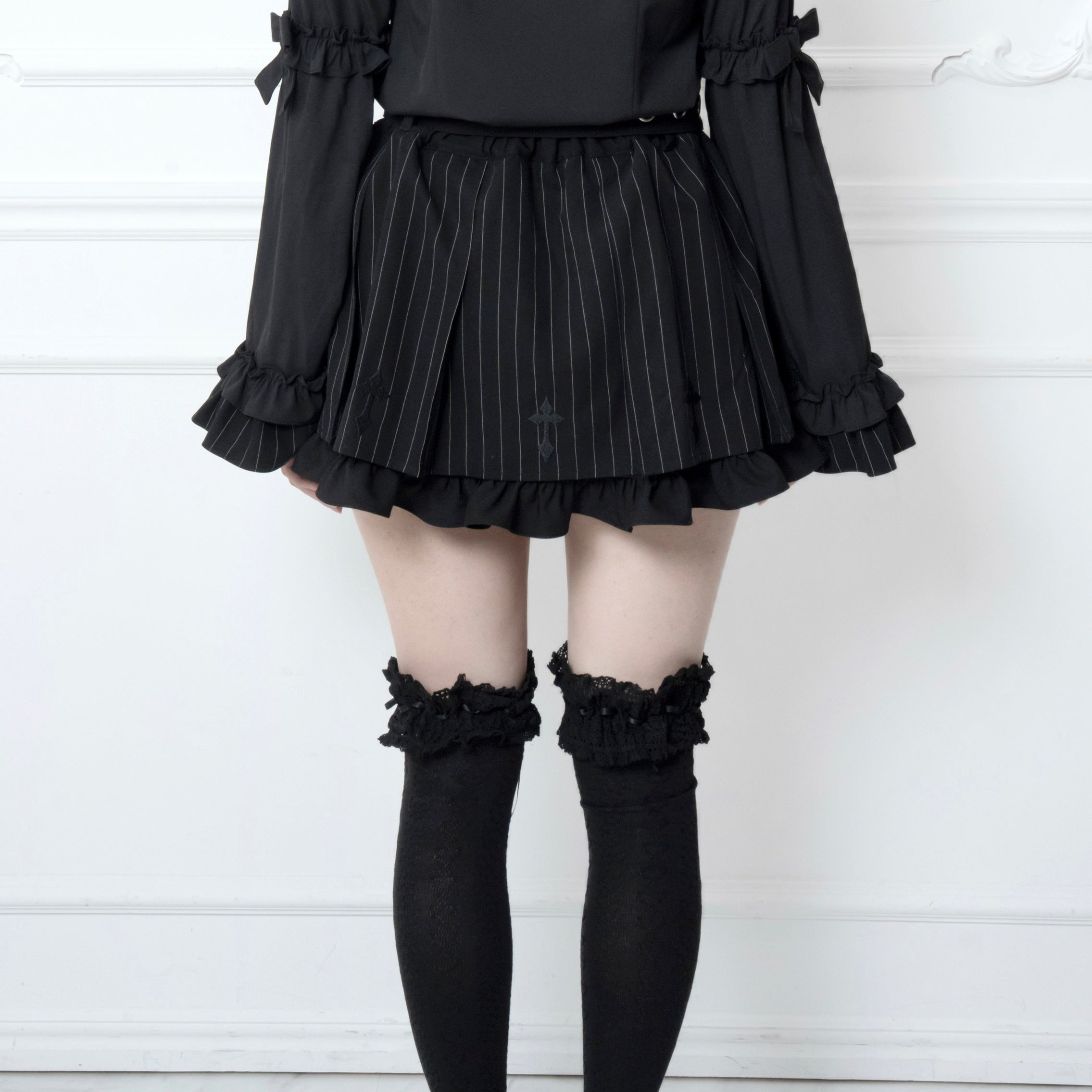 《mine》クロス刺繍ベルトプリーツスカート
