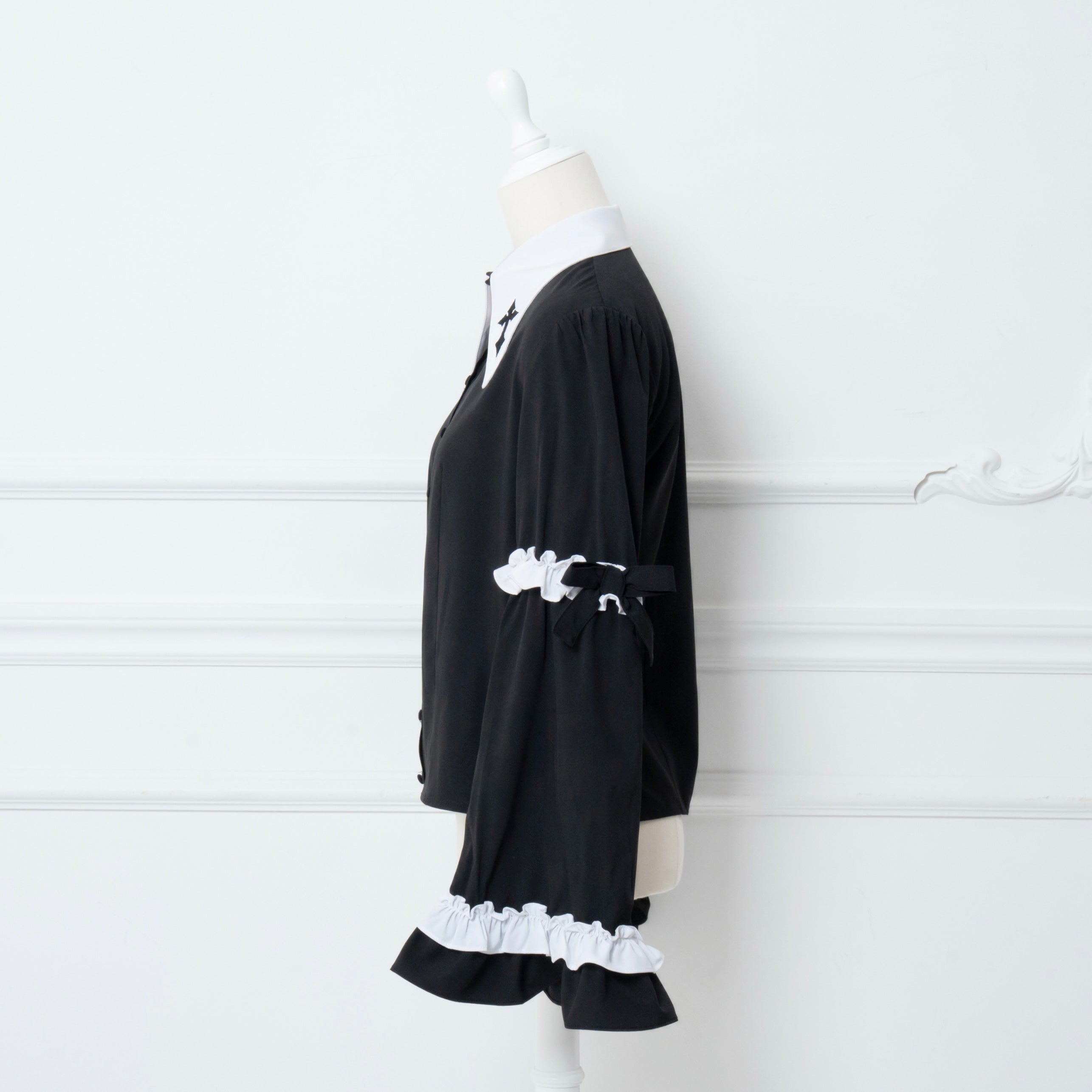 《mine》クロス刺繍ベルスリーブブラウス