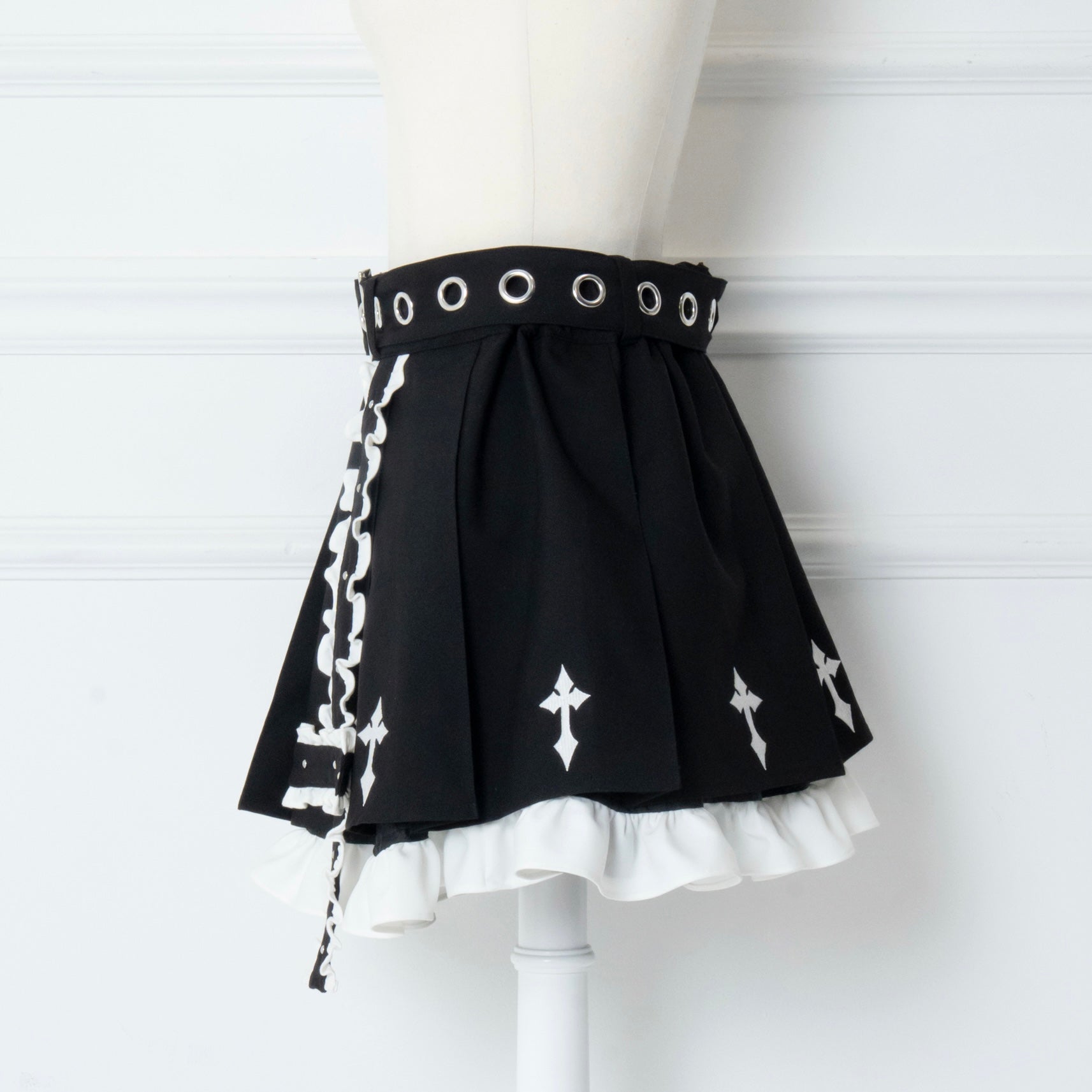 《mine》クロス刺繍ベルトプリーツスカート