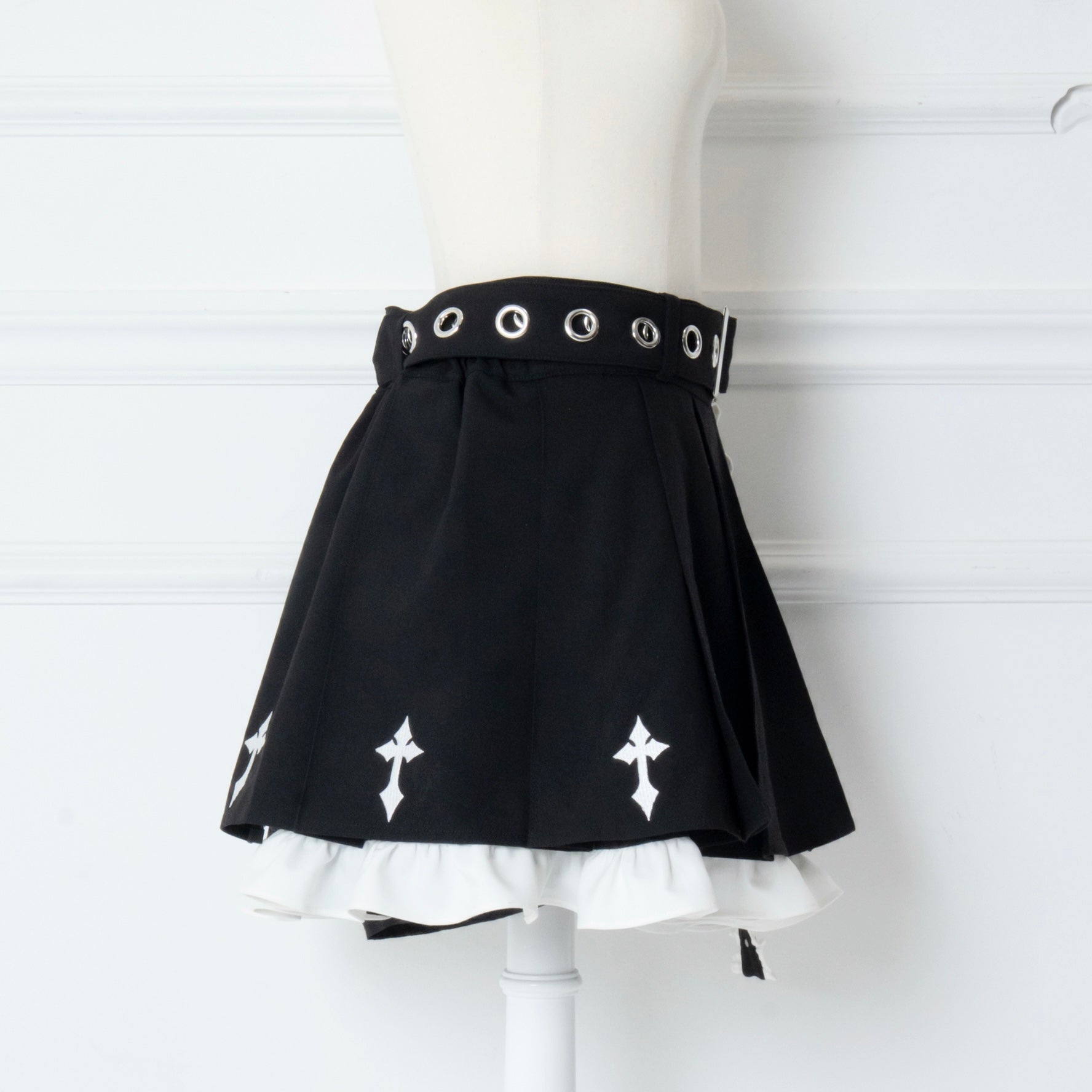 《mine》クロス刺繍ベルトプリーツスカート