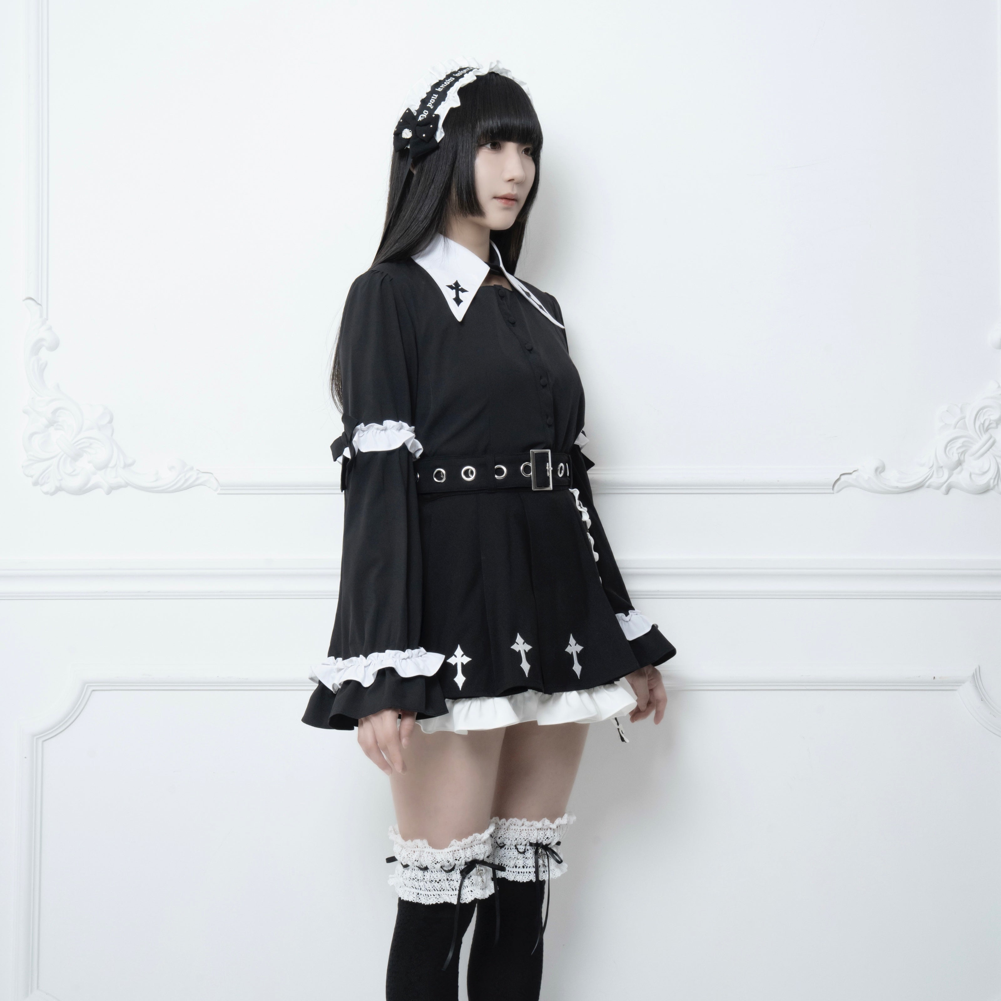 mine》クロス刺繍ベルスリーブブラウス- LAFARY ONLINE