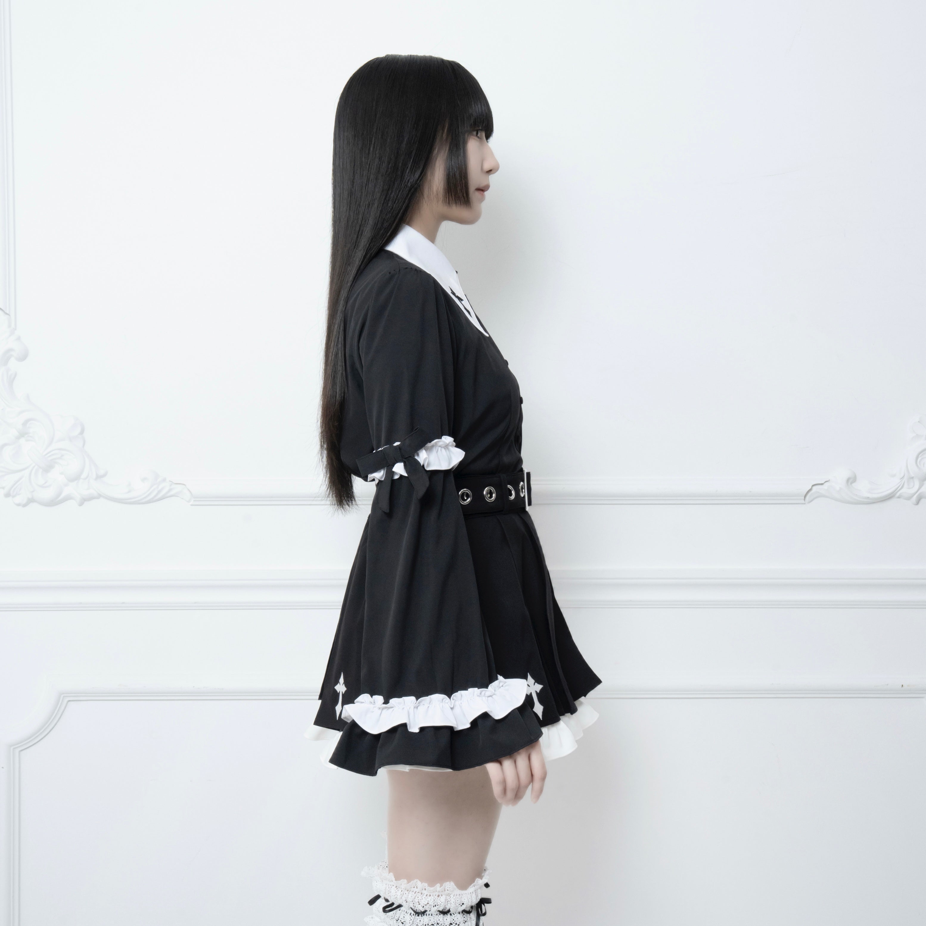 《mine》クロス刺繍ベルスリーブブラウス