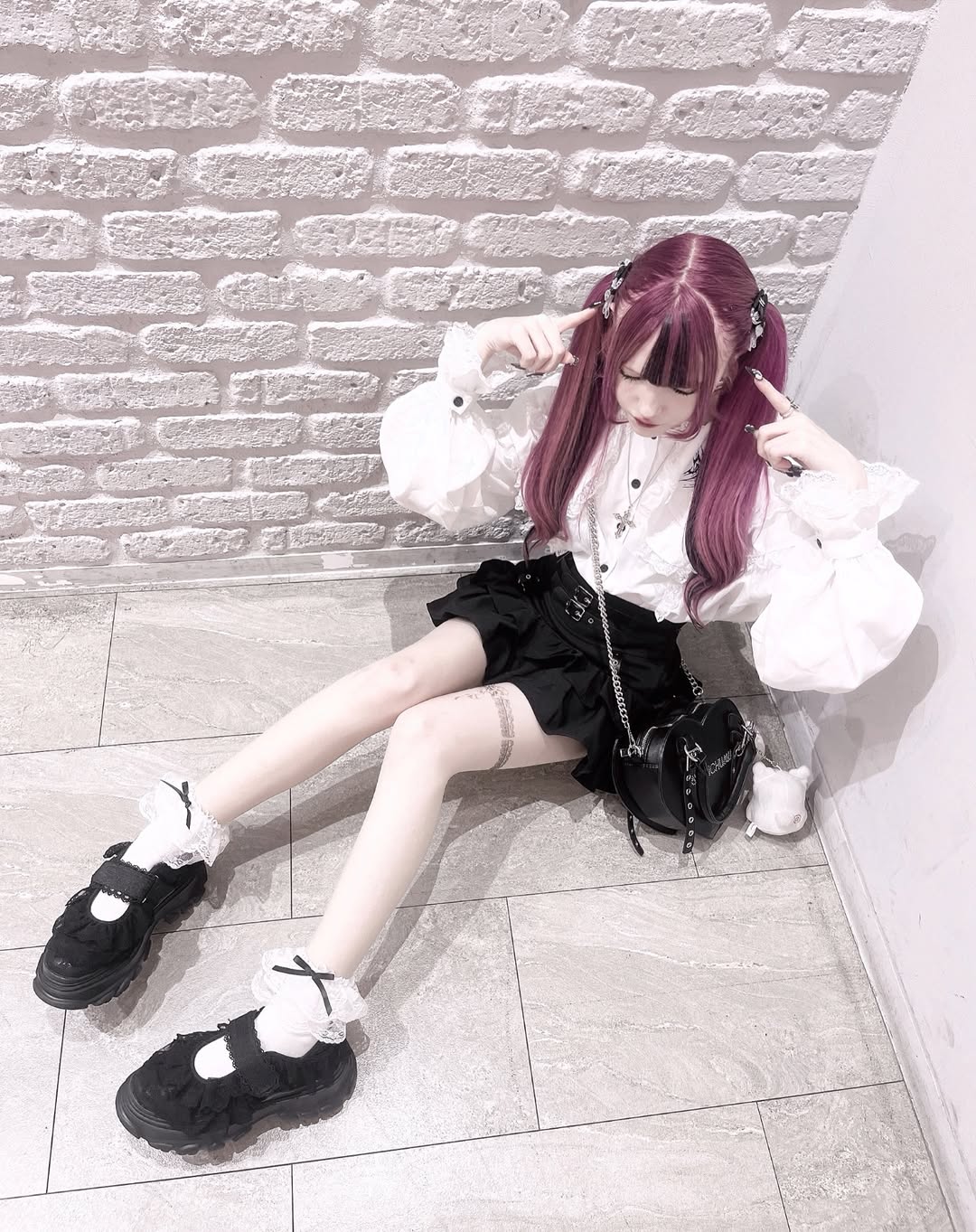《mine》レザーフリルリボン