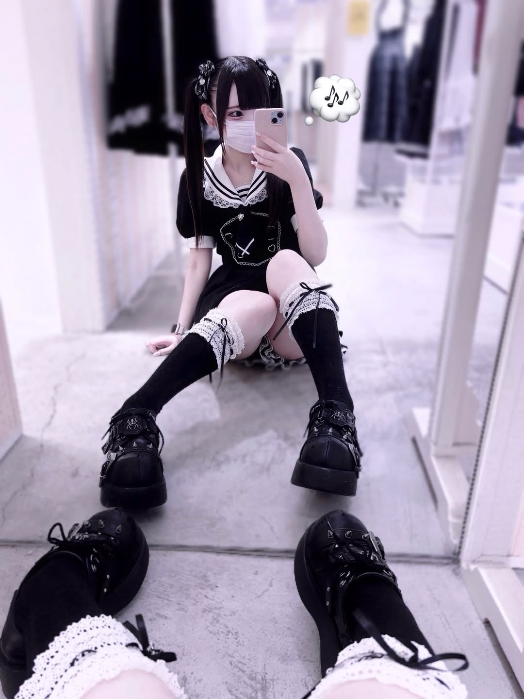 《mine》クロスハシゴレースソックス[ハイ]