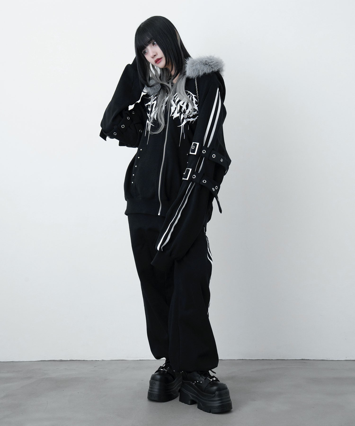 【LAZY SLAY】ファーフードラインパーカー