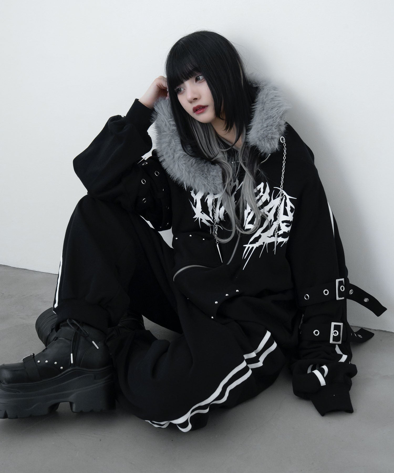 【LAZY SLAY】ファーフードラインパーカー
