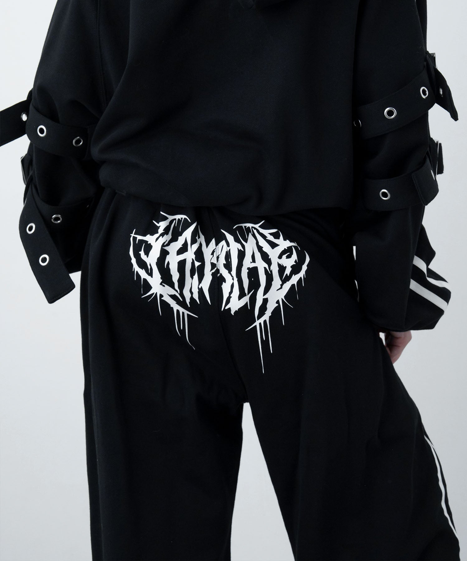 【LAZY SLAY】ラインスウェット